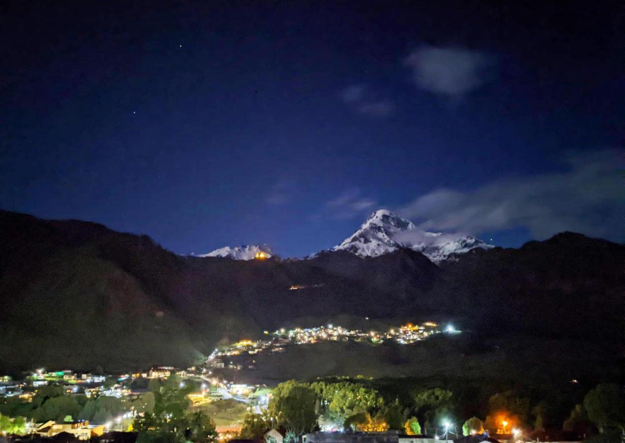 Milky Way Hotell Kazbegi Exteriör bild