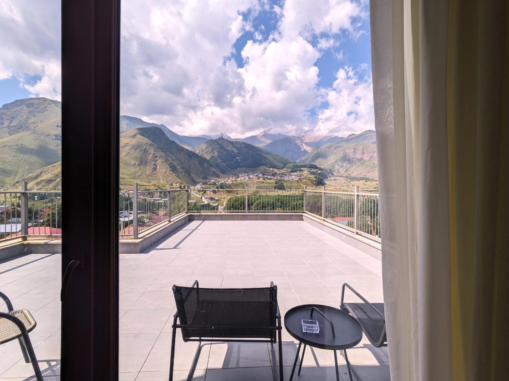Milky Way Hotell Kazbegi Exteriör bild