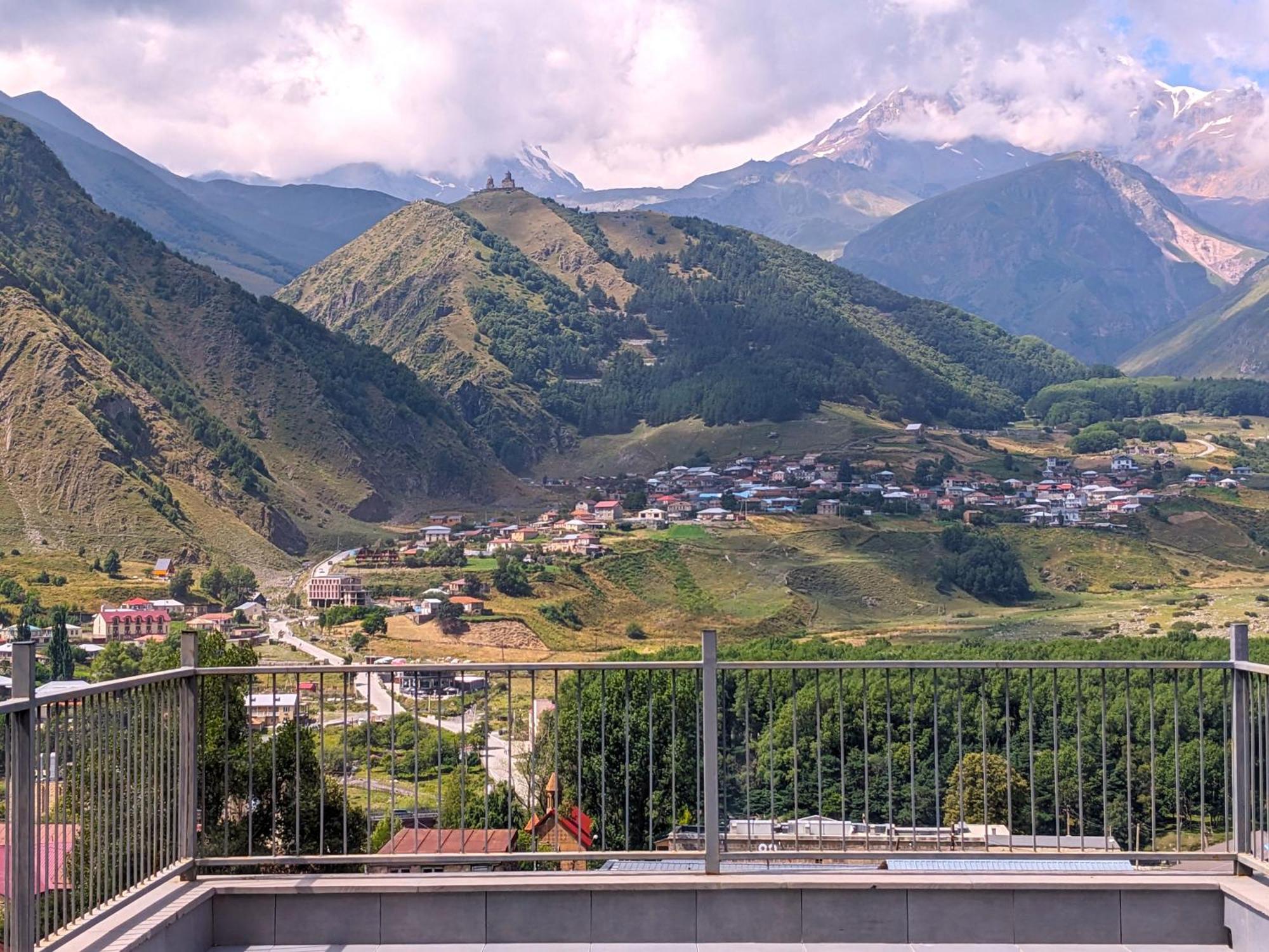 Milky Way Hotell Kazbegi Exteriör bild